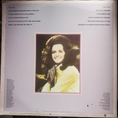 Margo Smith - Don't Break The Heart That Loves You [1]