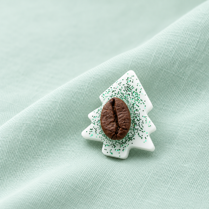 Brosa pin Brad de Craciun decorat cu bob de cafea si glitter verde [13]