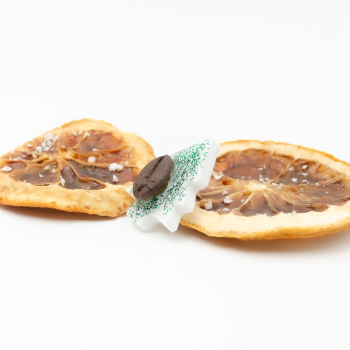 Brosa pin Brad de Craciun decorat cu bob de cafea si glitter verde [4]