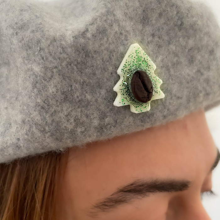 Brosa pin Brad de Craciun decorat cu bob de cafea si glitter verde [7]