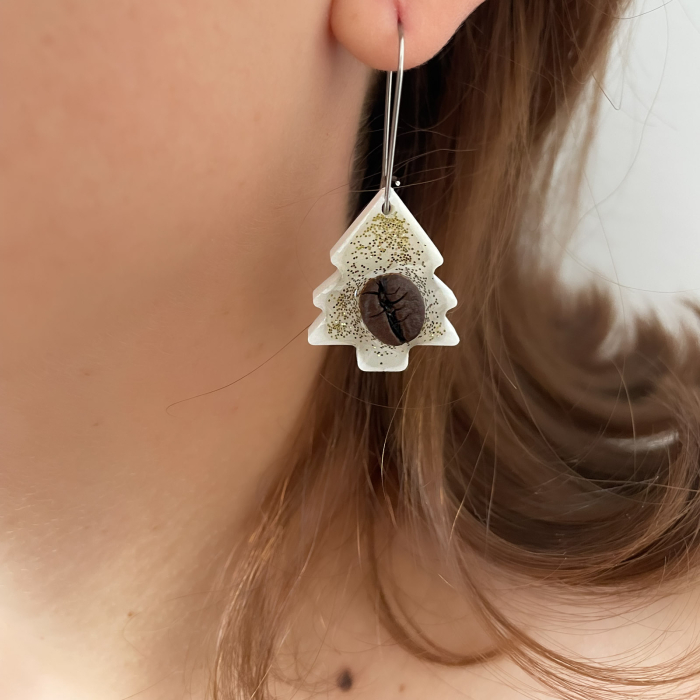 Cercei in forma de brad decorat cu bob de cafea si glitter argintiu [2]