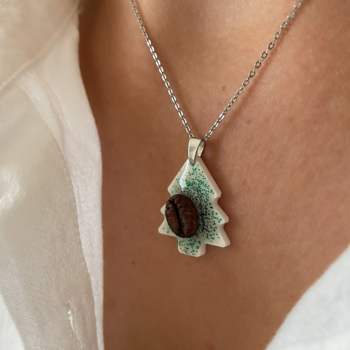 Colier de Craciun cu brad decorat cu glitter verde si bob de cafea [6]