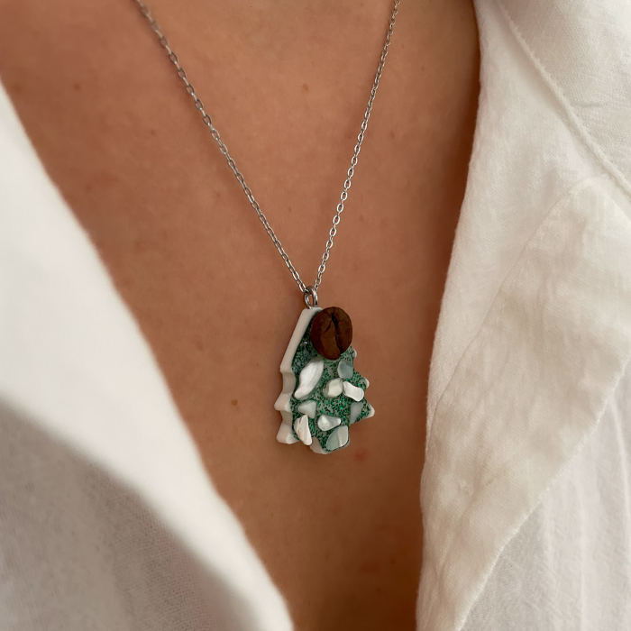 Colier Brad de Craciun verde cu cu bob de cafea si scoica alba [7]