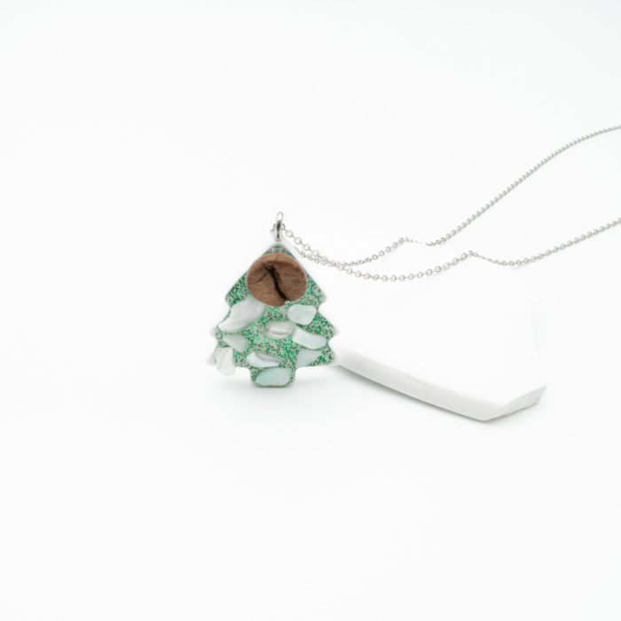 Colier Brad de Craciun verde cu cu bob de cafea si scoica alba [2]