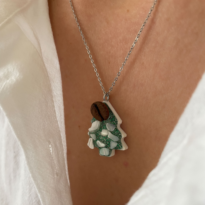 Colier Brad de Craciun verde cu cu bob de cafea si scoica alba [6]