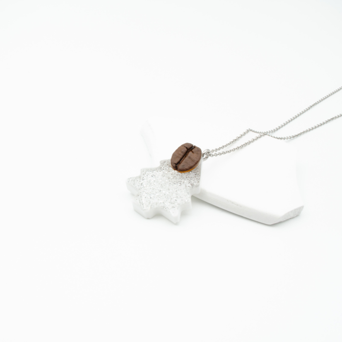 Colier Brad de Craciun decorat cu bob de cafea si glitter argintiu [7]