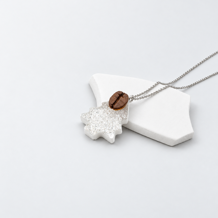 Colier Brad de Craciun decorat cu bob de cafea si glitter argintiu [10]