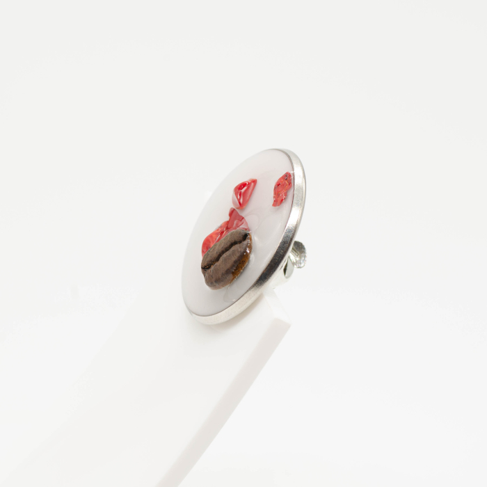 Broșă pin Roșu pe Alb și dor de mare rotundă cu scoică și bob de cafea Bean Bling [3]