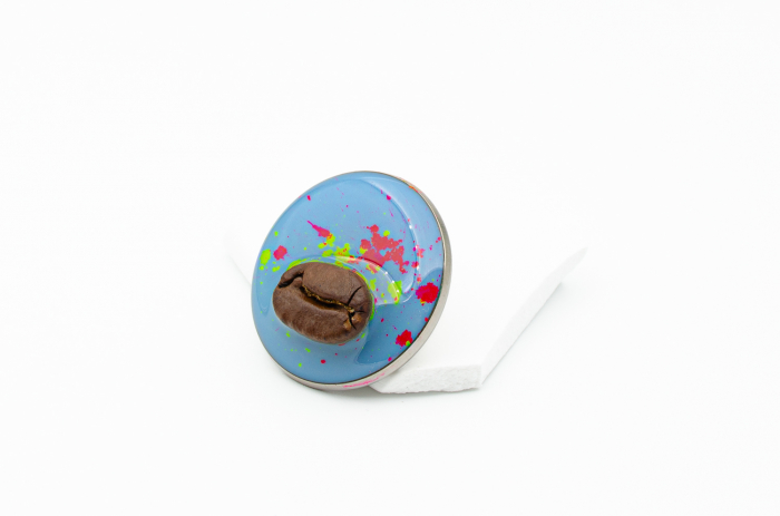 Broșă Pin cu bob de cafea cu pigment colorat  "Play" [2]