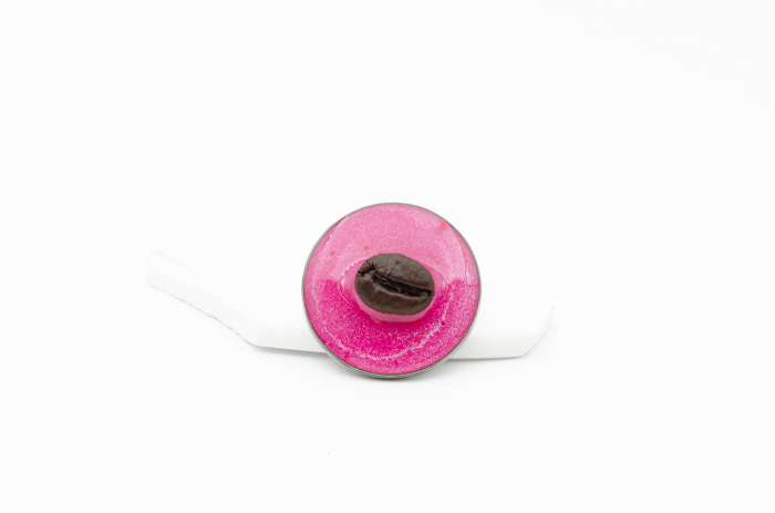Broșă pin cu bob de cafea pe fundal roz "Candy" [6]