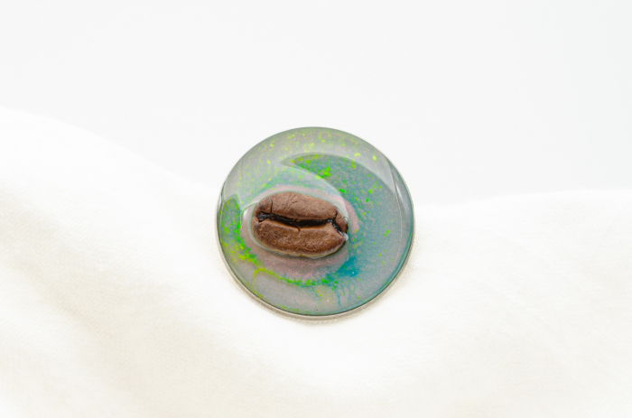Broșă Pin cu bob de cafea pe fundal "Galaxy" [2]