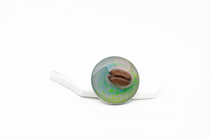 Broșă Pin cu bob de cafea pe fundal "Galaxy" [1]