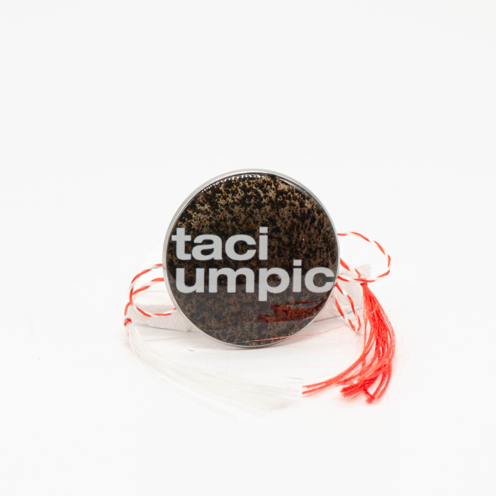 Mărțișor "taci umpic" pe fundal 'ScuZaț [2]