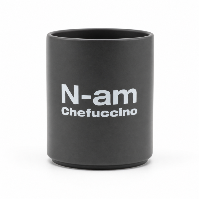 Pachet cadou „n-am chefuccino” cu cană ceramică mată, broșă pin și stikere UV BeanBling [7]