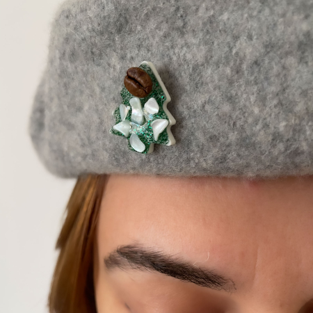 Colier Brad de Craciun verde cu cu bob de cafea si scoica alba [5]