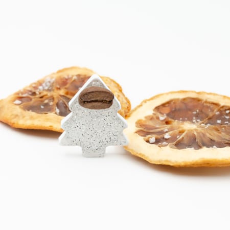 CADOURI DE CRACIUN - Brosa pin Brad de Craciun decorat cu bob de cafea si glitter argintiu