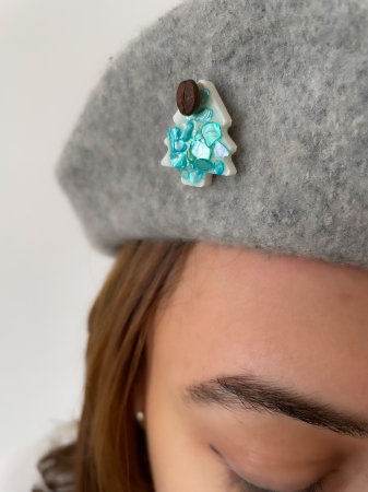 Brosa pin Brad de Craciun cu cu bob de cafea si scoica albastra [6]