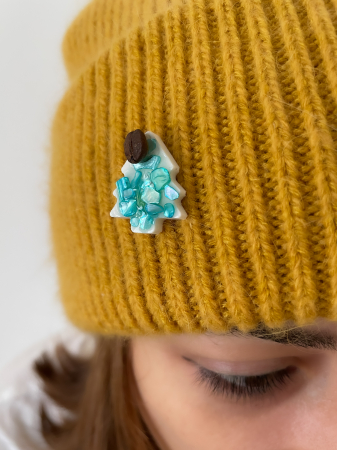 Brosa pin Brad de Craciun cu cu bob de cafea si scoica albastra [7]