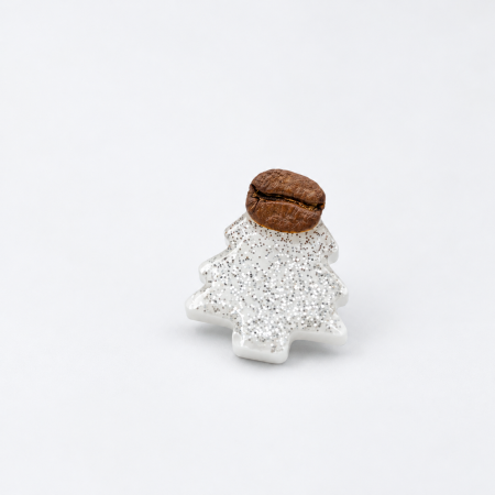 Brosa pin Brad de Craciun decorat cu bob de cafea si glitter argintiu [2]