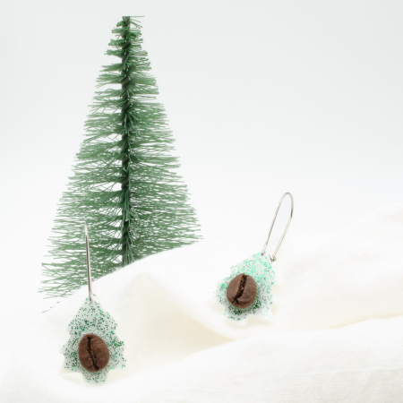 Cercei in forma de brad decorat cu bob de cafea si glitter verde [2]