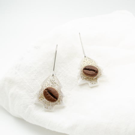 CADOURI DE CRACIUN - Cercei in forma de brad decorat cu bob de cafea si glitter galben