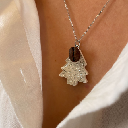 Colier Brad de Craciun decorat cu bob de cafea si glitter argintiu [8]