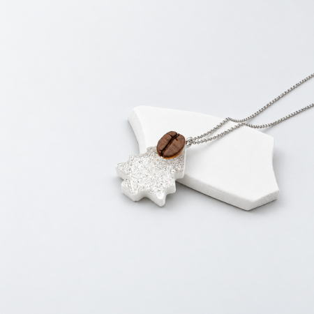 Colier Brad de Craciun decorat cu bob de cafea si glitter argintiu [9]