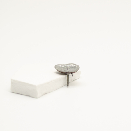 Broșă pin BOBreal Silver cu bob real de cafea pe fundal argintiu Bean Bling [4]