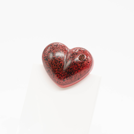 Colecția inLOVE with COFFEE - Broșă pin CoffeeDose inimă roșie cu zaț de cafea Bean Bling