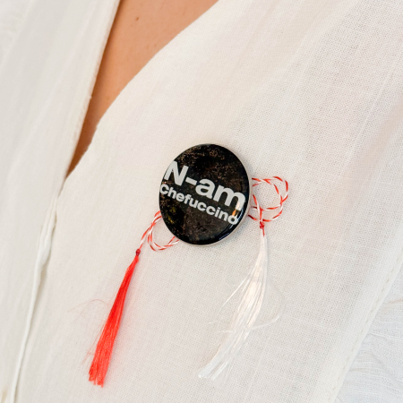 Mărțișor "N-am Chefucinno" pe fundal 'ScuZaț [3]