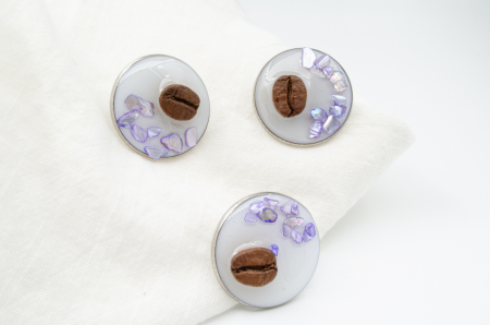 Broșă pin cu bob de cafea decorat cu bucati de scoica "Lavander" [2]