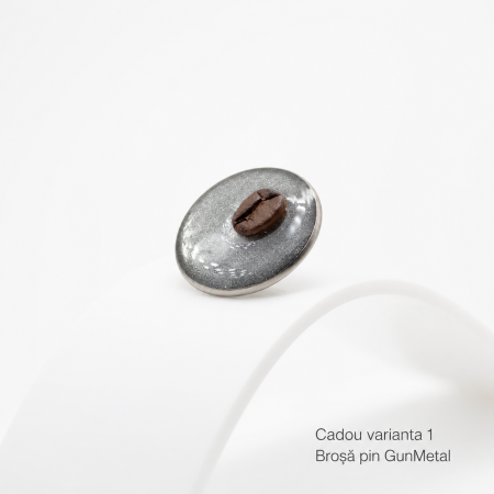 COLECȚIA Jewelry in a CUP - Pachet cadou „n-am chefuccino” x „piua” cu 2 căni ceramice mate, broșă pin și stikere UV BeanBling