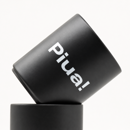 COLECȚIA Jewelry in a CUP - Pachet cadou „piua” cu cană ceramică mată, broșă pin și stikere UV BeanBling