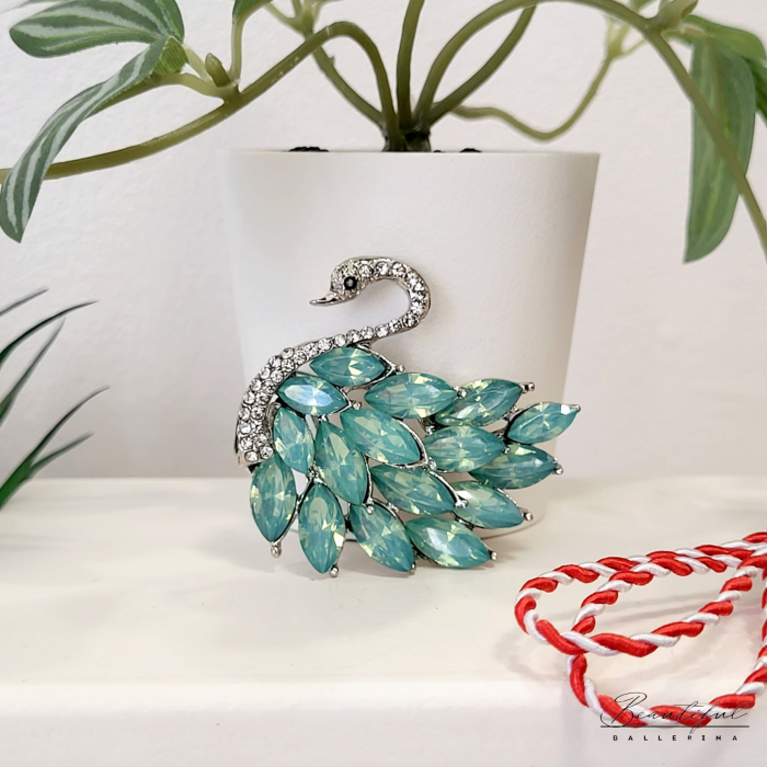 Brosa Martisor, mare - in forma de lebada cu pietre albe si vede acvaria [3]