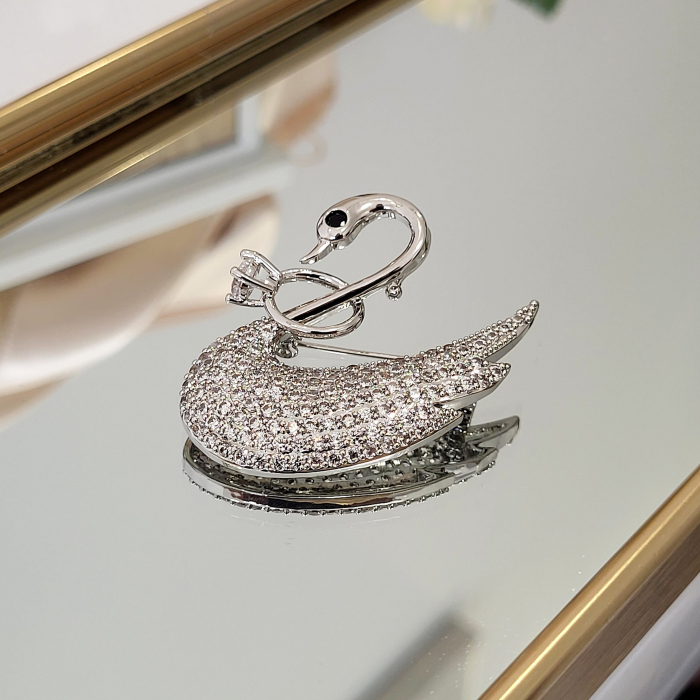 Brosa Premium - placata cu aur, in forma de lebada cu cristale Swarovski [5]