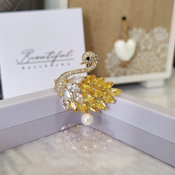 Brosa Premium - placata cu aur, in forma de lebada cu cristale zirconiu, Swarovski si perla naturala [2]