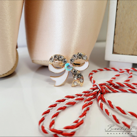 Brosa Martisor - in forma de funda cu pietre albe [1]