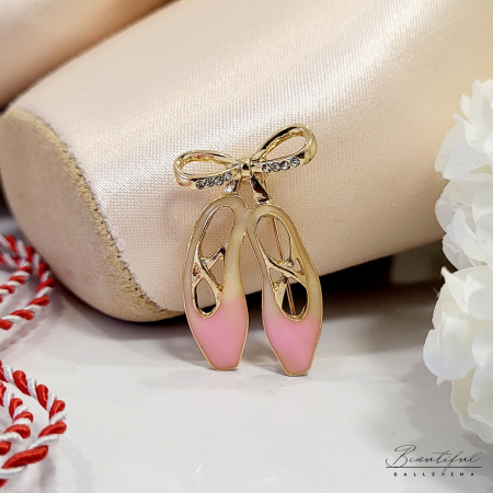 MARTIE - MARTISOR - Brosa Martisor - in forma de poante, roz