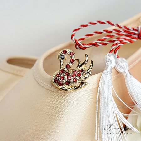 MARTIE - MARTISOR - Brosa Martisor - in forma de lebada cu pietre rosii