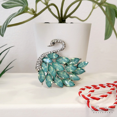 Brosa Martisor, mare - in forma de lebada cu pietre albe si vede acvaria [2]