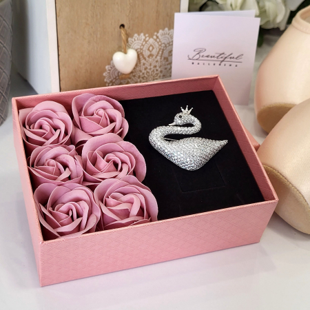 CADOURI - Brosa Premium - placata cu aur, in forma de lebada cu cristale Swarovski