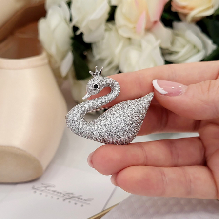 MARTIE - MARTISOR - Brosa Premium - placata cu aur, in forma de lebada cu cristale Swarovski