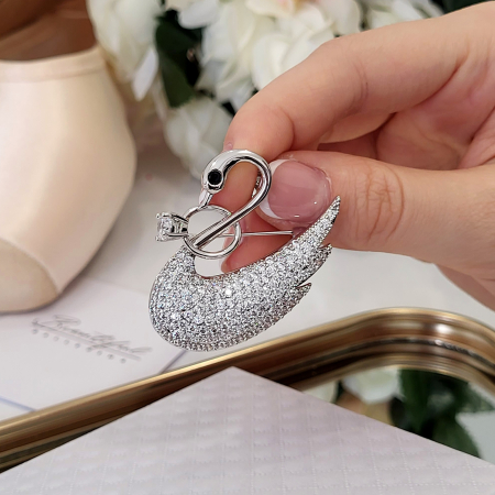 Brosa Premium - placata cu aur, in forma de lebada cu cristale Swarovski [2]