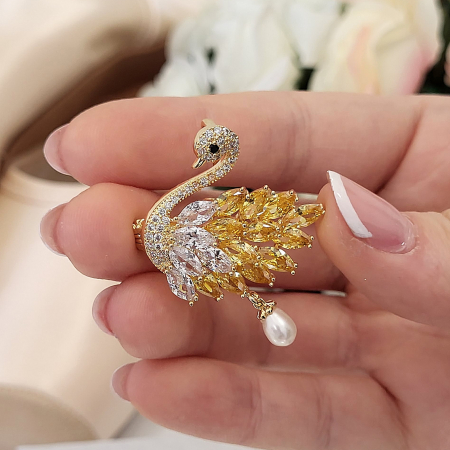 MARTIE - MARTISOR - Brosa Premium - placata cu aur, in forma de lebada cu cristale zirconiu, Swarovski si perla naturala