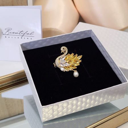 Brosa Premium - placata cu aur, in forma de lebada cu cristale zirconiu, Swarovski si perla naturala [2]