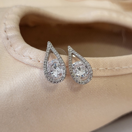 Shine on Stage - Variation Earrings - White/White