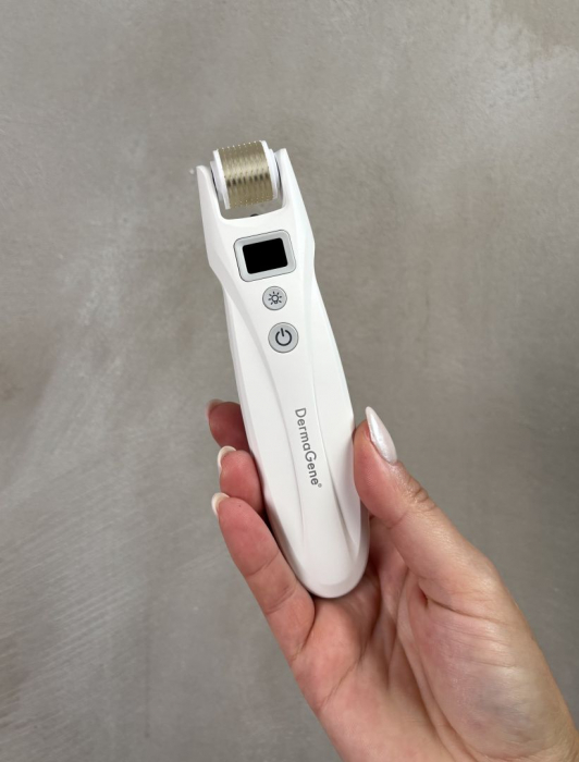 Dermaroller DermaGene® Microluxe 4in1 cu terapie cu microcurent și LED [2]