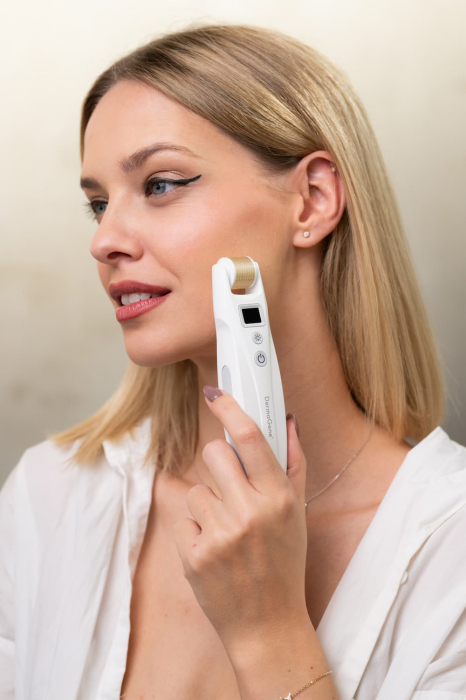 Dermaroller DermaGene® Microluxe 4in1 cu terapie cu microcurent și LED [3]