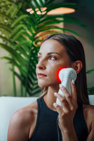 Aparat cu ultrasunete și LED pentru ten [2]