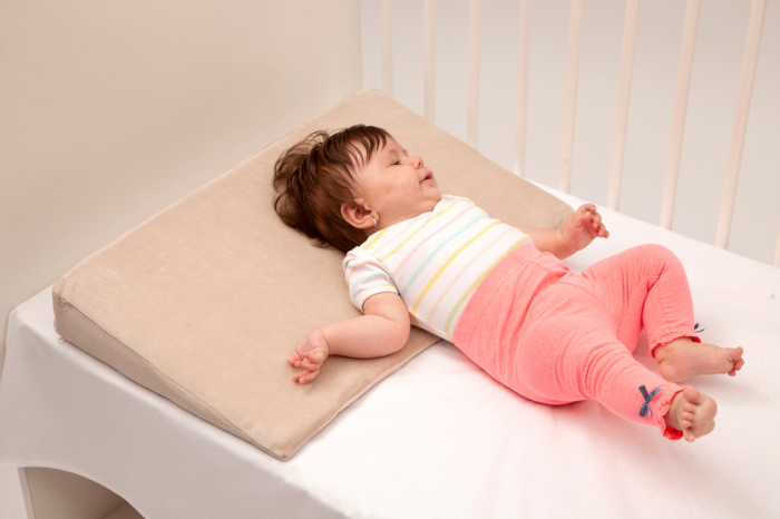 Set perne bebelusi - Perna pozitionare bebe anti rasturnare si Perna Plan inclinat anti reflux [5]